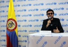 El cantante colombiano Andrés Cepeda habla con los medios de comunicación durante su nombramiento como Embajador de Buena Voluntad de UNICEF Colombia.