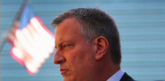 BILL DE BLASIO Era una esperanza en detener la galopante gentrificación que se había desatado años atrás que echaba a los residentes antiguos de sus vecindarios para dar cabida a nuevos inquilinos más solventes de dinero, pero no ha cumplido.