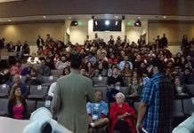 Centroamericanos desean consolidar un cine independiente en Hollywood Cineastas con raíces centroamericanas se reúnen hoy con sus historias creativas en la tercera edición anual del Festival Internacional de Cine Centroamericano de Los Ángeles (Caifflla).