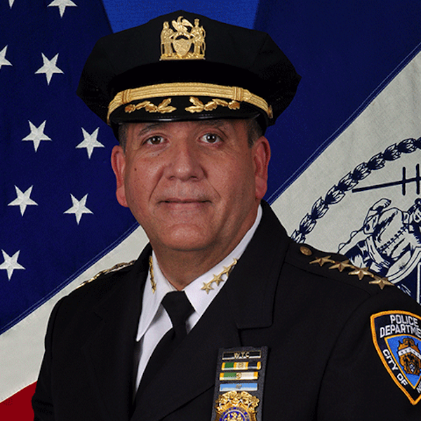 CARLOS GOMEZ, Jefe del NYPD se fue, y el alcalde Bill de Blasio, v&iacute;a el comisionado James O&rsquo;Neill, ha dejado sin representante hispano en dicha alta instancia.