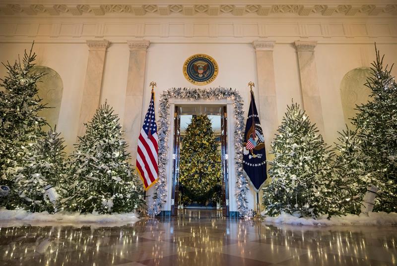  La primera dama de Estados Unidos, Melania Trump, inaugur&oacute; hoy la decoraci&oacute;n de la Casa Blanca