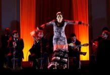 Artistas se presentan durante el espectáculo "Las Minas Puerto Flamenco".