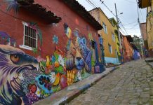 "Los colores del viento" dan nueva cara a barriadas de los cerros de Bogotá Vista de un mural en el barrio Egipto, Bogotá.