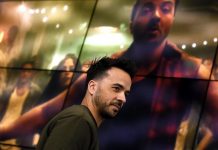 "Despacito" quiere hacer historia en unos Grammy dominados por el rap "Despacito" quiere convertirse en el primer tema en español en ganar el premio a la mejor canción en la 60 edición de los Grammy.