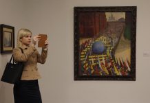 Vista de la pintura "La Marcha del Pueblo" en la exposición "Diego Rivera y la experiencia en la URSS".