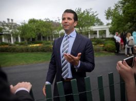 Donald Trump Jr. y Wikileaks intercambiaron mensajes durante la campaña Donald Trump Jr., el hijo mayor del presidente, intercambió mensajes con Wikileaks durante la campaña a la Casa Blanca de hace un año