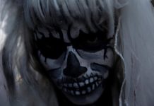 El Salvador celebra el Día de los Muertos Dama de la Muerte se codea con los vivos en memoria de difuntos en El Salvador.