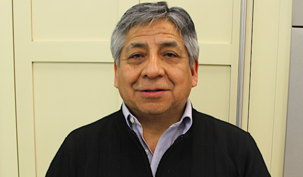 Macario Quinde ha dedicado buena parte de su vida a abogar por los inmigrantes y ha participado de iniciativas a nivel nacional para lograr mejoras en la comunidad, motivado por su sentido de solidaridad cristiana.