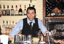 Jan C. Palma, el arte de la mixología en manos de un apasionado del pisco Jan Palma, mixólogo Embajador de Pisco Portón nos explica que en Nueva York hay por lo menos una docena de marcas, pero que en Perú hay más de un centenar, además de los piscos de producción artesanal.