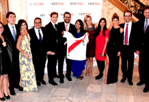 Celebrando la exitosa realización de su gala anual, en el Club Metropolitano de Manhattan, algunos directivos y voluntarios de la prestigiosa Help Peru de Nueva York. De Izq. a Der.: Sylvia Bigio, Directora de Help Peru; Mariano Pero, voluntario; Marisol Tudela, voluntaria; Fernando Soto, voluntario; Alonso Aramburu, Director de Help Peru; Fernando Bravo, Director de Help Peru; Leslie Espinoza, estudiante de Peru Champs; Muriel Jara, Directora de Help Peru; Chiara Cortez, voluntaria; Stephanie Cayo, Embajadora de Help Peru; José Antonio Miranda, voluntario y Michael Holme, Director de Help Peru.