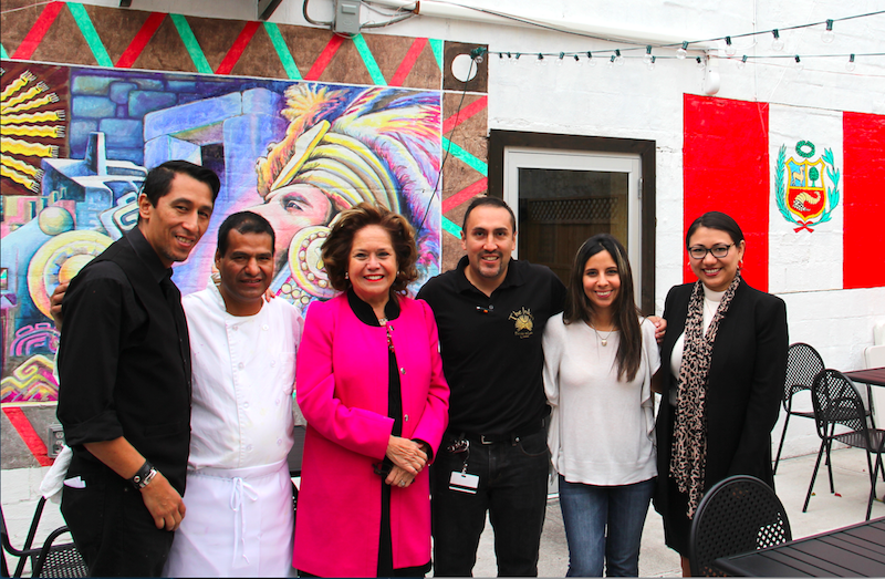 Como parte de sus funciones encabezando el Consulado General de Perú en Nueva York, la Embajadora María Teresa Merino de Hart mantiene una nutrida agenda, en la cual incluye reuniones con miembros claves la comunidad peruana en la que llama, capital económica y financiera del mundo.