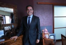Fernando de la Mora reconoce la diferencia entre la ópera y la música popular Tenor mexicano Fernando de la Mora.