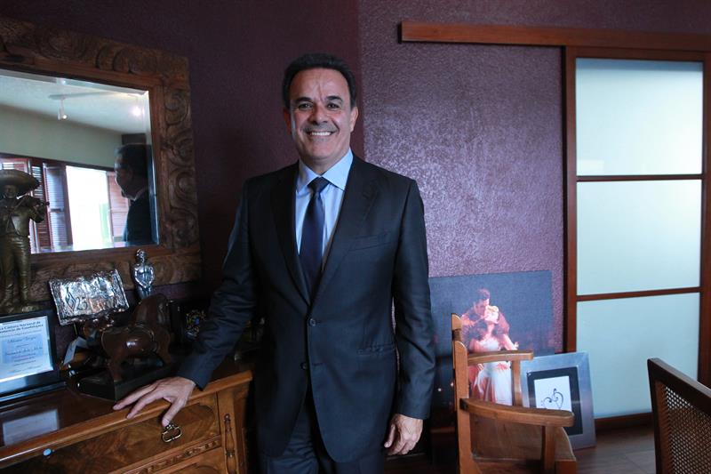 Tenor mexicano Fernando de la Mora.