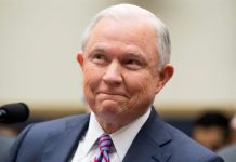 Jeff Sessions asegura que trató de impedir contactos con Rusia El fiscal general de Estados Unidos, Jeff Sessions, testifica ante el Comité Judicial de la Cámara sobre la supervisión del Departamento de Justicia, en el Capitolio de Washington