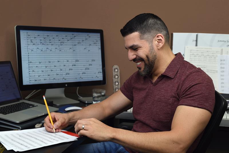  Jimmy L&oacute;pez, de 39 a&ntilde;os, responsable de la composici&oacute;n musical de la obra "Dreamer" de "Cal Performances" que se estrenar&aacute; en marzo de 2019 en la Universidad de California en Berkeley.