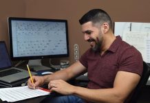 Jimmy López, de 39 años, responsable de la composición musical de la obra "Dreamer" de "Cal Performances" que se estrenará en marzo de 2019 en la Universidad de California en Berkeley.