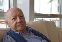 Escritor chileno Jorge Edwards durante una entrevista en el hotel Mandarín Oriental de Miami.