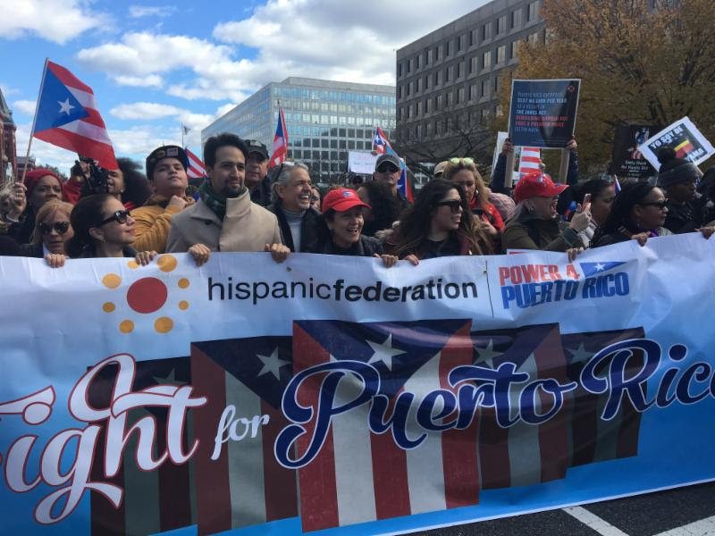 Lin-Manuel Miranda en marcha por Puerto Rico en Washington DC