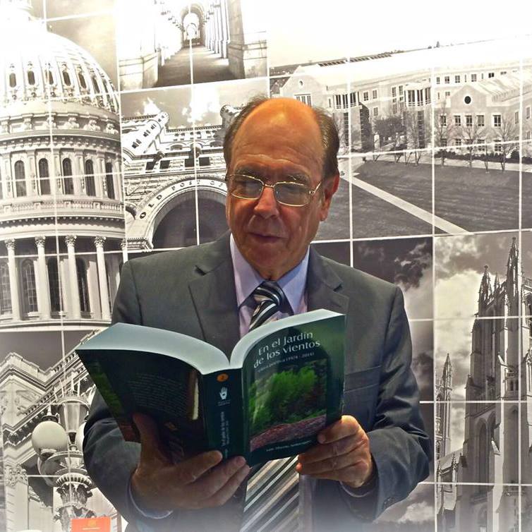 Luis Alberto Ambroggio es uno de los poetas m&aacute;s representativos de la escritura hispana en los Estados Unidos. (foto Facebook Luis Alberto Ambroggio)