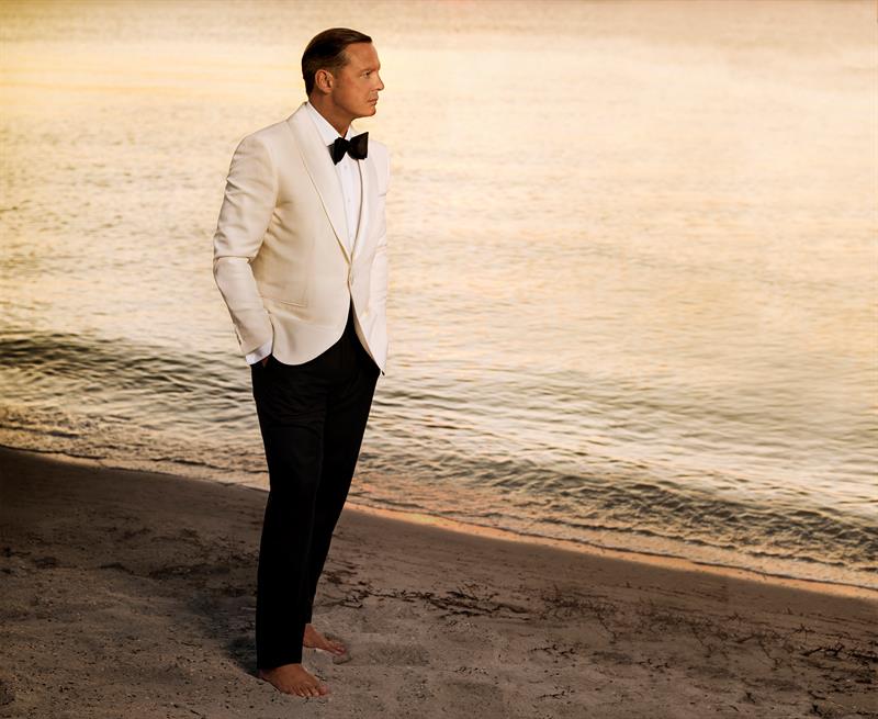 El cantante mexicano Luis Miguel durante una sesi&oacute;n fotogr&aacute;fica. 