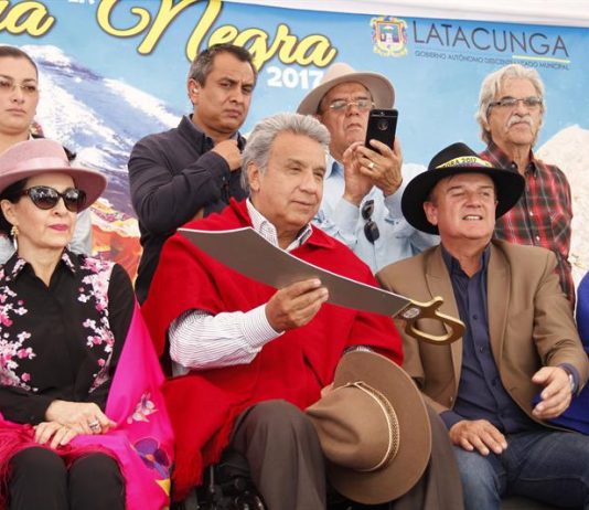 Mama Negra, simbolo de la cultura indígena, española y africana en Ecuador Fotografía del presidente ecuatoriano Lenín Moreno (c), quien asistió al desfile de la Mama Negra, en Latacunga (Ecuador).