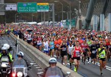 Los corredores cruzan el puente Verrazano-Narrows al comienzo de la maratón de la ciudad de Nueva York