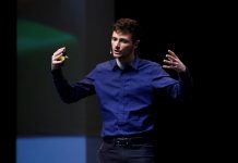 El productor de cine, Mark Weber, participa en la conferencia magistral Beyond X, durante la primera jornada del festival La Ciudad de las Ideas, en Puebla (México).
