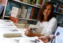 La escritora María Dueñas