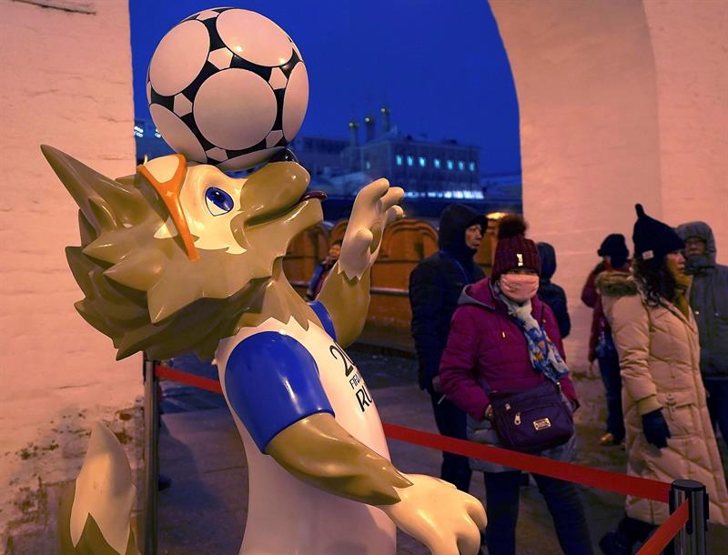 mascota oficial del Mundial de Rusia 2018, el lobo Zabivaka.