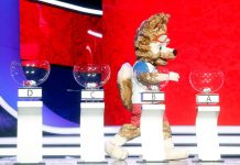 La FIFA revela secretos del sorteo del Mundial y así evitar prejuicios Zabivaka, mascota de la Copa del Mundo FIFA Rusia 2018, participa en el ensayo del sorteo de emparejamientos para el Mundial de fútbol 2018 en el Palacio del Kremlin.