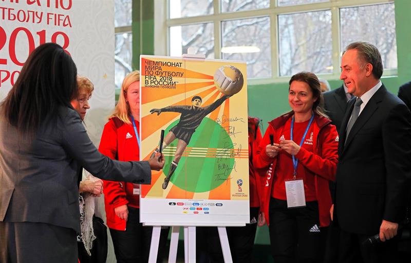 A solo tres días del sorteo del Mundial de Rusia 2018 se presentó en Moscú el póster oficial del torneo cumbre del fútbol.