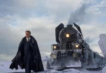Kenneth Branagh como Hercule Poirot, durante una escena de la película "Murder on the Orient Express",
