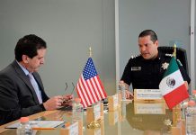 Policía mexicana y FBI acordaron unirse contra los delitos de alto impacto Comisionado general de la Policía Federal, Mtro. Manelich Castilla (d), durante una reunión con el agregado jurídico del Buró Federal de Investigación (FBI), Carlos Cases (i), en Ciudad de México.