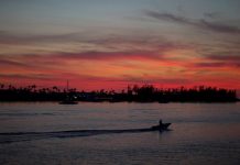 Filtración de documentos amenaza con superar el escándalo de "Papeles de Panamá" Fotografía que muestra un atardecer en las costas de Sandy's Parish (Bermudas).