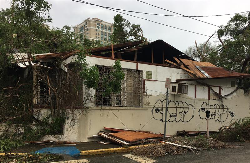 PUERTO RICO EN EMERGENCIA, Pero aqu&iacute;, aparte de la politiquer&iacute;a de sal-tu-pa-ponerme-yo, no hay m&aacute;s na&rsquo;. No hay una organizaci&oacute;n c&iacute;vica boricua que haga debates, promueva rencuentros que aborde su problem&aacute;tica.