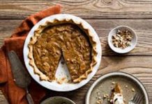 Pays con un toque hispano para la cena de Acción de Gracias Pay de Nueces Pecanas con Dulce de Leche y Chocolate