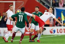 0-1. Raúl Jiménez da a México triunfo sobre Polonia en partido de preparación Los polacos Jakub Swierczok (d) y Maciej Rybus (i) disputan el balón con los mexicanos Carlos Vela (2i) y Miguel Layun (2d) hoy, lunes 13 de noviembre de 2017, durante un partido amistoso entre México y Polonia, que se disputa en Gdansk (Polonia).
