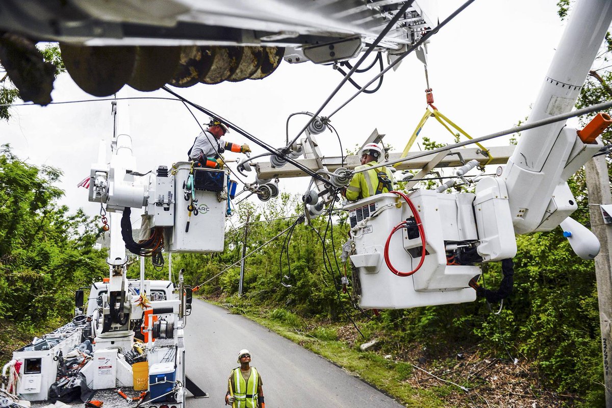La central Cambalache de Arecibo y el centro de Transmisi&oacute;n de Manat&iacute;, que present&oacute; una aver&iacute;a que dej&oacute; sin luz a varios municipios.