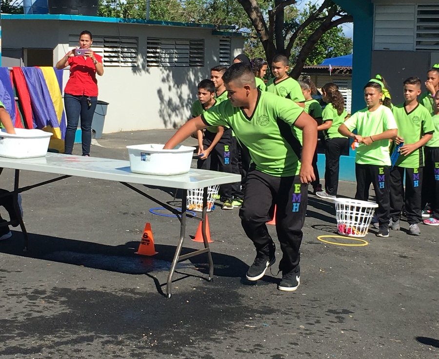 Actividades de bienvenida a los chicos de la Escuela Eugenio M. de Hostos, Puerto Rico. (foto twitter  @EDUCACIONPR)