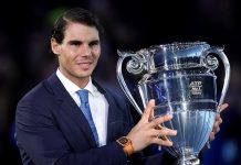 El español Rafael Nadal recibió este domingo el trofeo que le acredita como número.