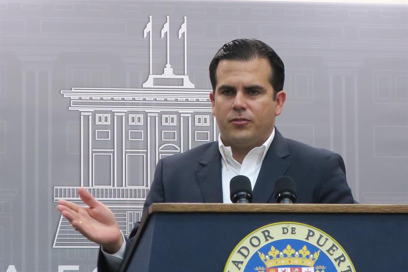 Ricardo Rosselló, trasladó su deseo de que la isla "de el salto" y que entre un 20 y 25 % de la generación de electricidad sea producida por energías renovables.