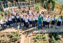 El Salvador busca prevenir la migración de unos 11.000 niños con plan Confío El programa "Confío" busca fomentar la educación, para evitar la migración de unos 11.000 niños de tres localidades salvadoreñas.