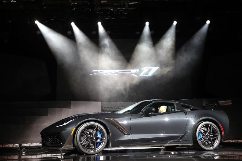 Presentación del 2019 Chevrolet Corvette SR1 coupe en el Salón del Automóvil de Los Ángeles.