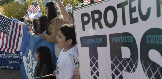 Congresistas hispanos y grupos de defensa de los derechos de los inmigrantes en Estados Unidos criticaron hoy la no renovación del Estatus de Protección Temporal (TPS)