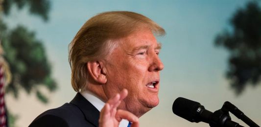 El presidente Donald Trump descartó que el Congreso pueda incluir una solución para los jóvenes indocumentados llamados "soñadores" en el próximo presupuesto