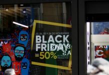 "Viernes negro" en EEUU, pero cada año perdiendo más su perfil original Llegó una vez más la fiebre de consumo del "viernes negro", una costumbre que se extiende por varias décadas, pero va perdiendo entusiasmo.