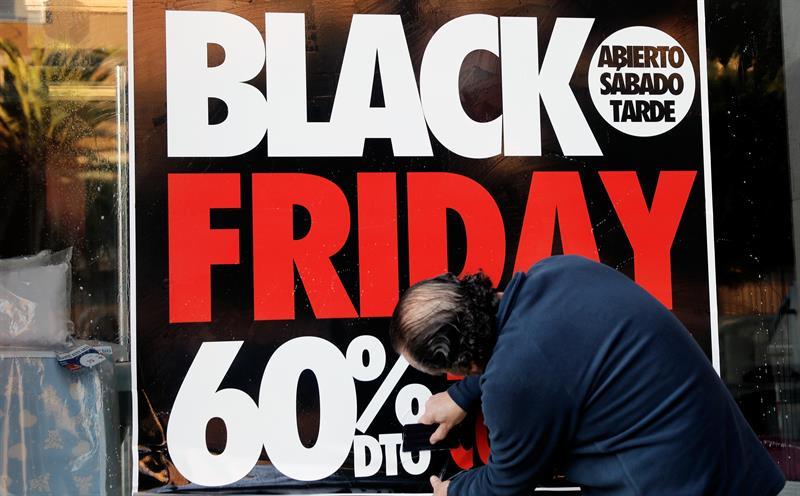 El Fiscal General Eric T. Schneiderman emitió consejos para los consumidores que planean comprar durante el “viernes negro” y “lunes cibernético”.