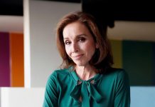 Ana Belén: "Estuve a las puertas de grabar con Stevie Wonder" Ana Belén presume de no haberle dicho "nunca" no a una colaboración y fruto de esa actitud surge "Dual", recopilatorio de alianzas apabullante al que solo se le escapó un encuentro estelar.