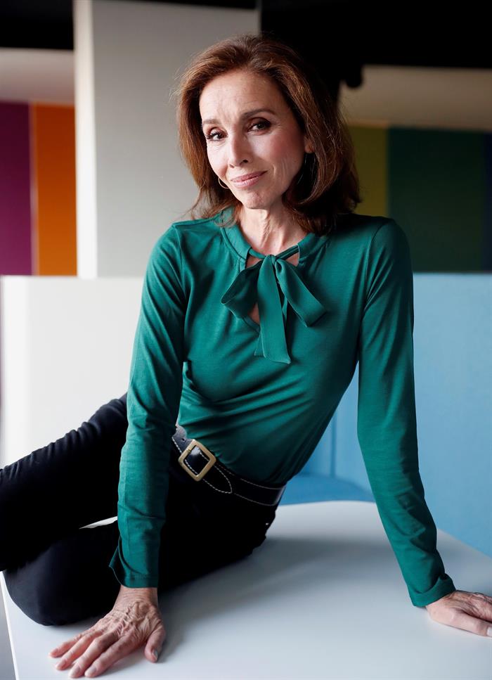 Ana Belén presume de no haberle dicho "nunca" no a una colaboración y fruto de esa actitud surge "Dual", recopilatorio de alianzas apabullante al que solo se le escapó un encuentro estelar.