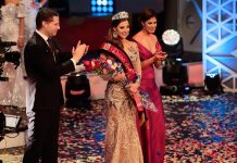 Ana Carolina Carvajal, de 25 años de edad, fue elegida como Reina de Quito (2017-2018), en una gala que se efectuó en el Teatro Nacional Sucre, en el casco colonial de la capital ecuatoriana.